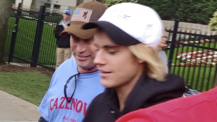 Бийбър &ndash; гъст с тъста си. Укрепват доверие!