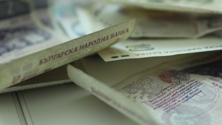 Баба даде 6300 за златни пирони, МВР пипна "лекаря"