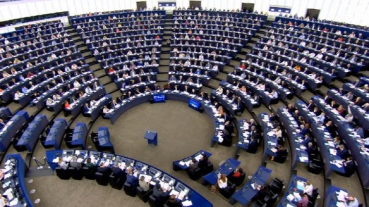 Отговорна работа: Да предаваш думите на европолитиците