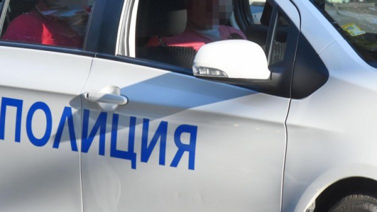 Подпийнал, без книжка, с крадена кола и в уличен стълб