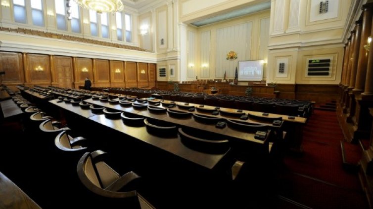 Три оставки, три назначения... НС гласува рокадите в кабинета