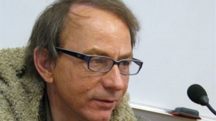 Потайният писател Мишел Уелбек се ожени за съседка
