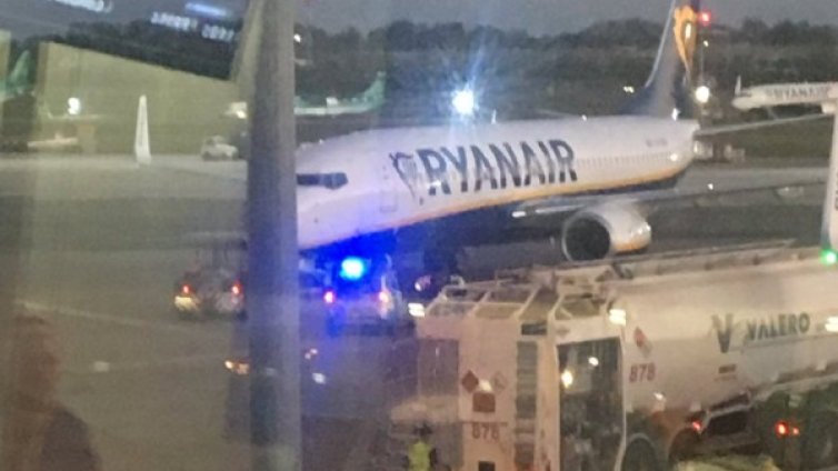 Арестуваха мъж в Дъблин, подгонил самолета по... пистата