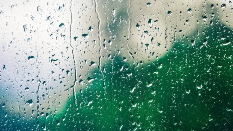 Жълт код за силен вятър и обилни валежи в 11 области