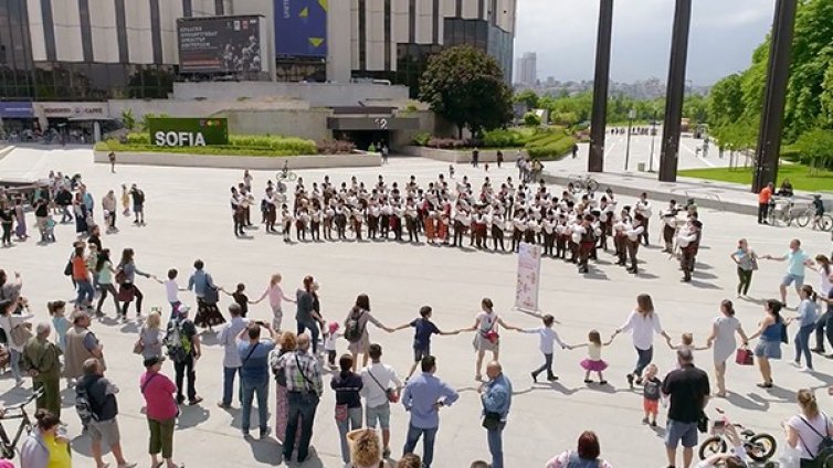 На пазар с Инвестбанк – в подкрепа на родните традиции 