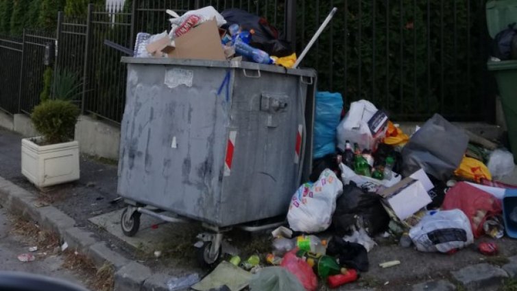 Бяла, спретната къщурка... И купища боклук отпред – кв. "Симеоново"