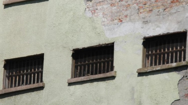 Сгащиха затворник, избягал през прозорец в Самораново