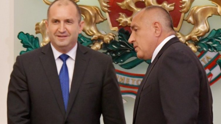 Радев срещу Борисов: Противопоставянето помага ли на някой?