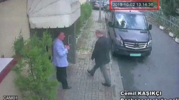 Снимано: Журналистът Кашоги влиза в консулството в Истанбул 