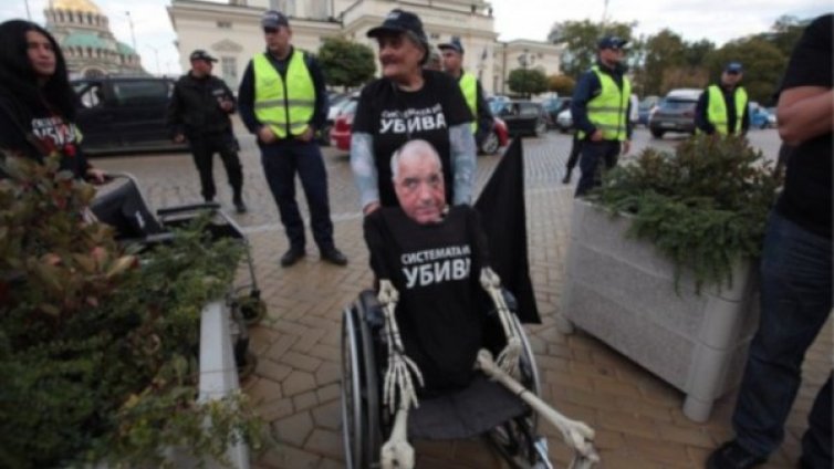 Родителите на деца с увреждания търсят сметка на Борисов!?