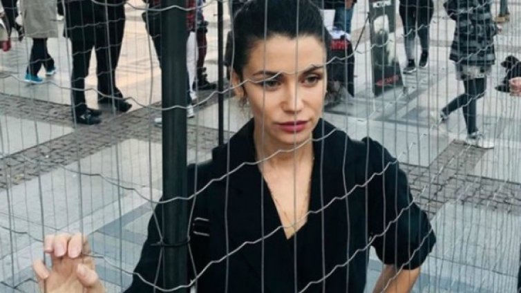 Затвориха Диляна Попова в клетка