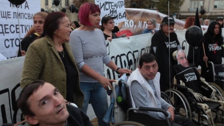 Присъдата да се родиш с увреждане. Децата, които не излизат никога