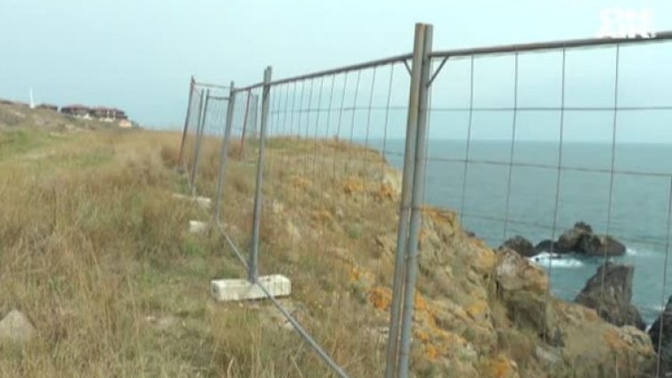 Полуостров "Германката" с ограда: Ще си има две вили с басейн?