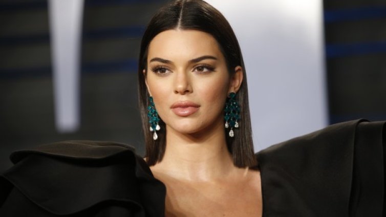 Ревнивата Кендъл Дженър! Следи бивши с фалшиви профили