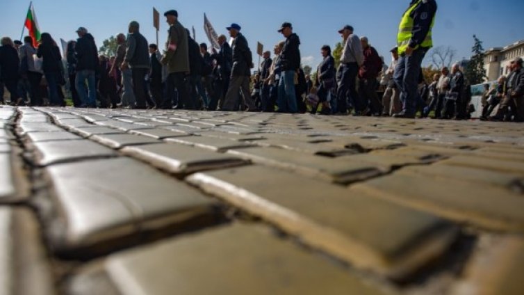Пари за пенсии имало, БСП иска още 1 млрд. за тях