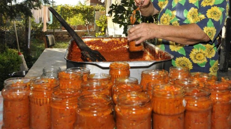 Краставички, туршия, компоти&hellip; 300 лв. отиват за зимнината 