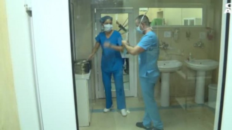 Отстраниха 55-килограма тумор на яйчник в "Майчин дом"