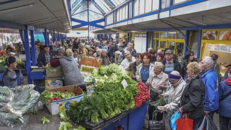Сред зарзават и галоши... Женският пазар &ndash; туристическа атракция