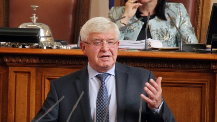 Ананиев: Не може "здрав" вот с "болни" аргументи!