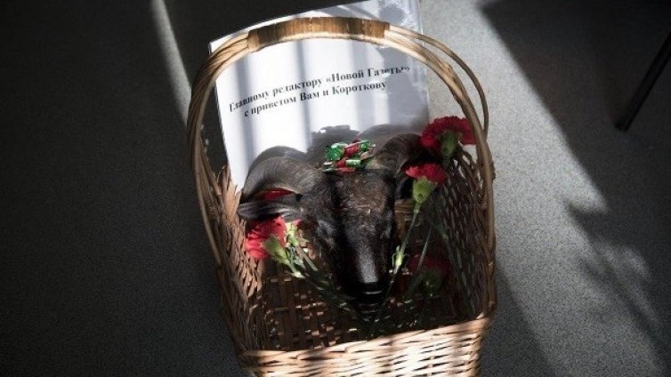 Траурен венец пред редакцията на "Новая газета"!?