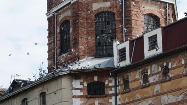 Надзирателите искат още пари, сигурност...