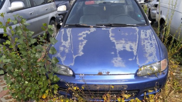 Нередности из София: Коли на тротоара, бракми, боклуци...