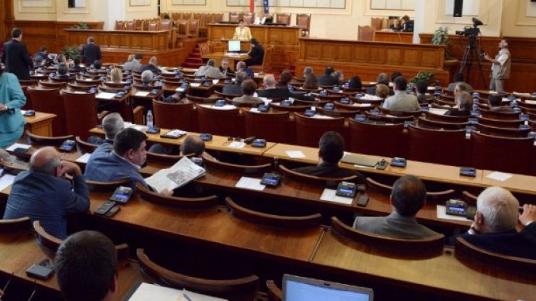 Парламентът гласува вота на недоверие към "Борисов 3"