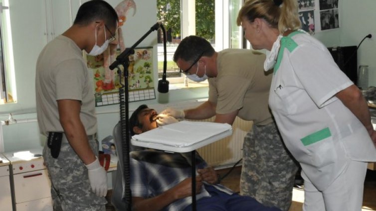 Беззъба нация: 750 000 души нямат нищо в устата