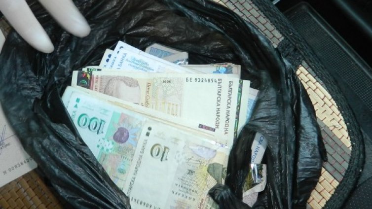 Българските баби &ndash; бедни, но летят едни пари... през балкона