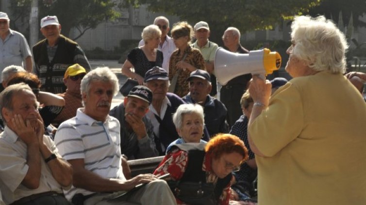 Живеем средно 74 г., най-малко в ЕС и на Балканите