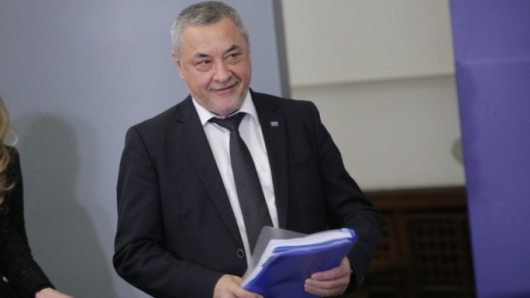 Заради ДАБЧ: Оставката на Симеонов - отново на дневен ред