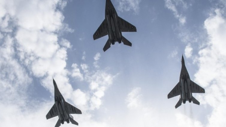 БСП срещу сделката за ремонта на Су-25. Защо eдин участник?