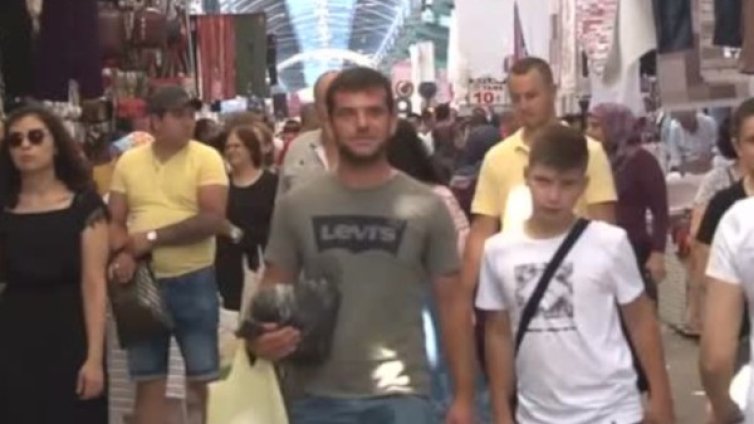 Шопинг мания в Турция: Българи и гърци на пазар