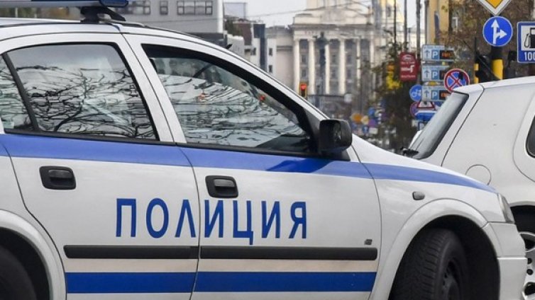 Младежи нападнаха мъж в автобус от градския транспорт