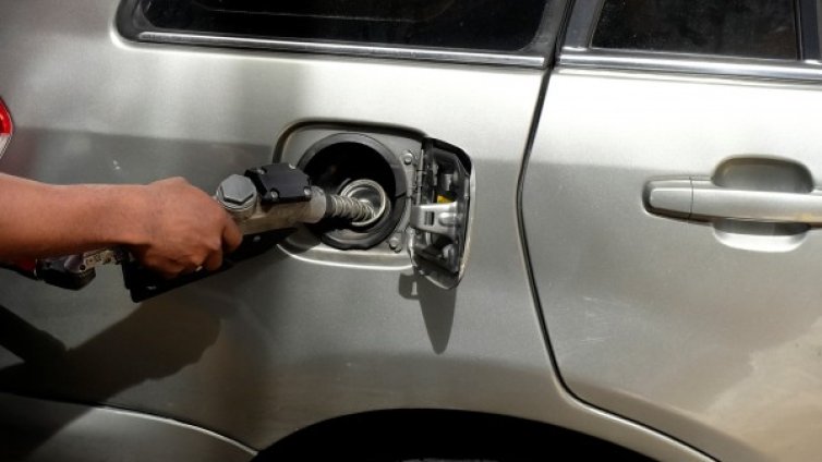 Горивото &ndash; скъпо, но държавата няма как да намали цените!