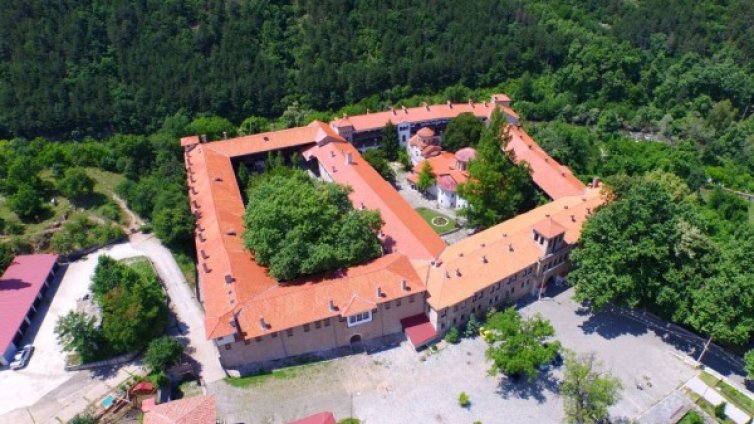 Бачково &ndash; касичка по празниците! 2 лв. на час за кола