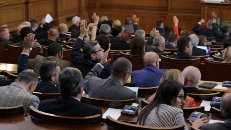 НС прие на първо четене и бюджета на ДОО