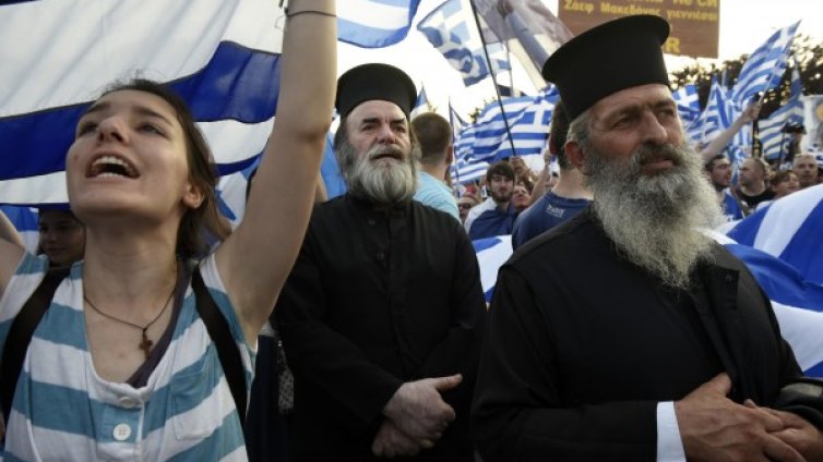 Гърция спира изплащането на заплати на свещениците