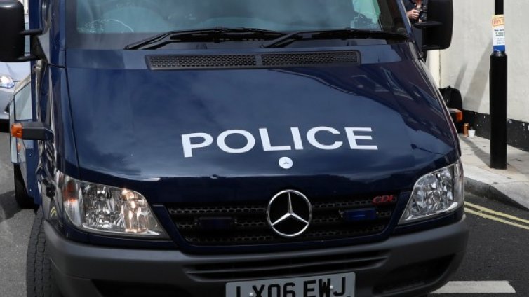 На Острова откриха 21 виетнамци в хладилен камион