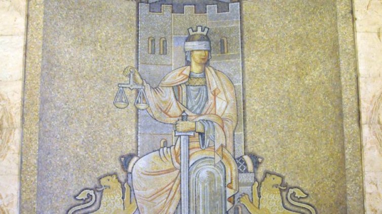 28 присъди, кражба и... година и седем месеца затвор