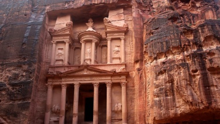 Най-малко 11 са загинали при наводненията в Йордания