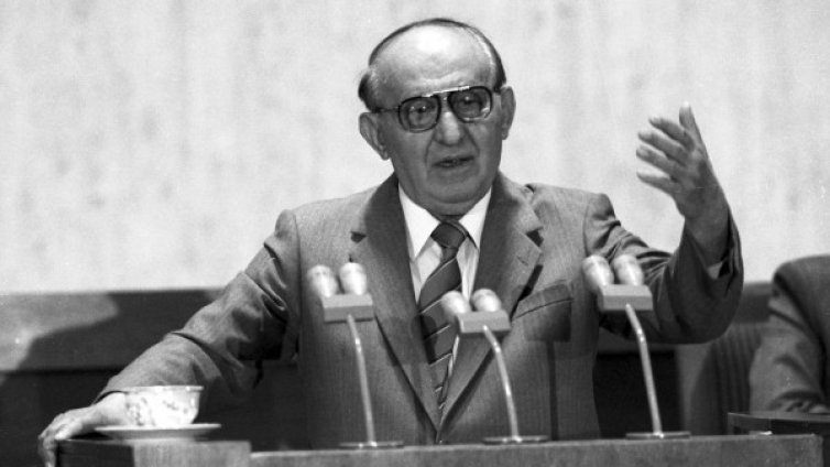 Икономиката по времето на  Живков &ndash; непазарна, с огромен дълг