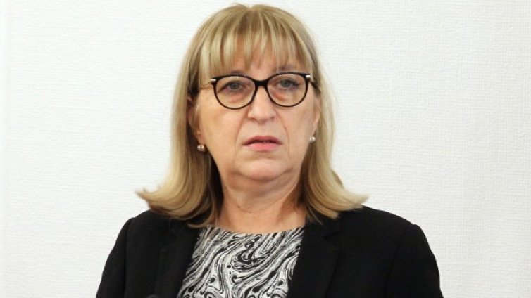 Цачева защити бонусите в Търговския: Имаше срив, но...