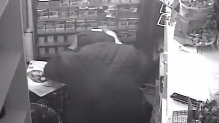 Нагла кражба: Мъж задигна оборота на хипермаркет