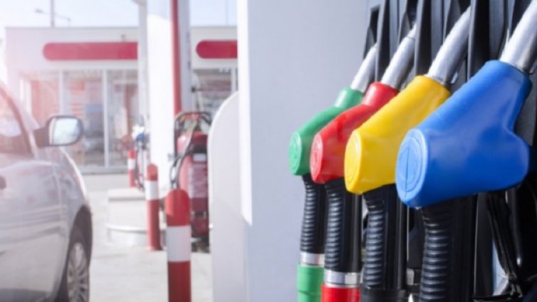 Горивата: За ден с 5 ст. надолу, за седмица &ndash; с цели 12