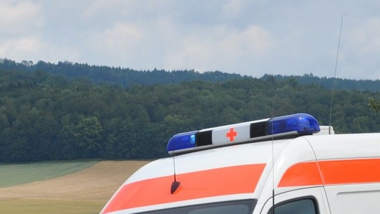 18-годишен в болница, паднал от 3-ия етаж на къща