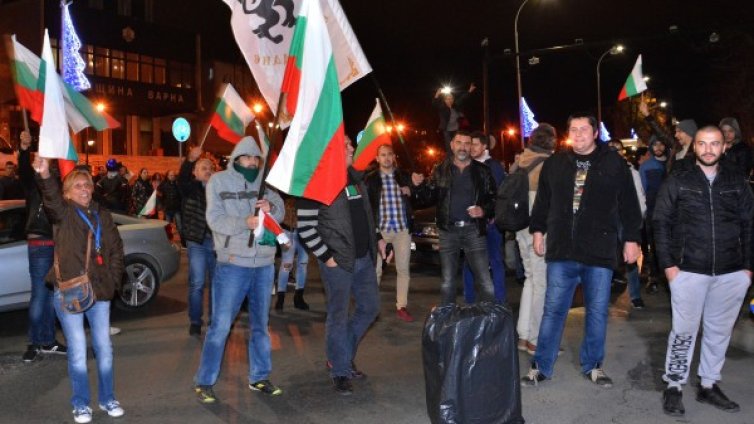 Протестите - не срещу кабинета, а срещу политическата класа
