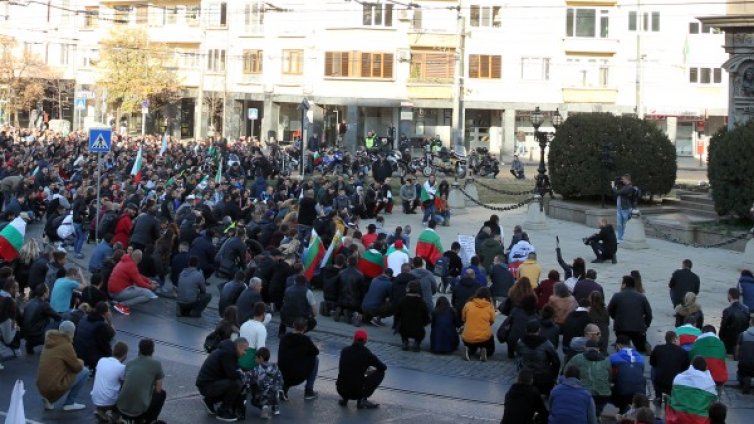 Опитва ли се някой да си "пришие" протеста?