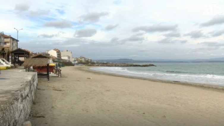 Концесионни мераци: Улица, тротоар, дворове... поморийски плаж!?