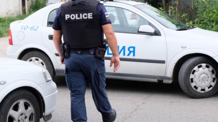 Задигнаха оборота на магазин за оръжия в "Дружба"